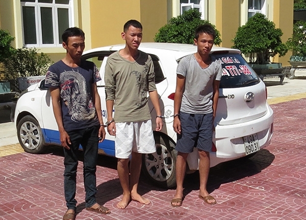 Truy nã đối tượng bỏ trốn vụ cướp taxi trốn vào rừng ở Lâm Đồng