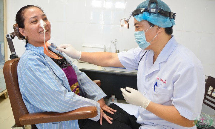 Cứu thành công một phụ nữ suýt mất mạng vì hóc xương cá