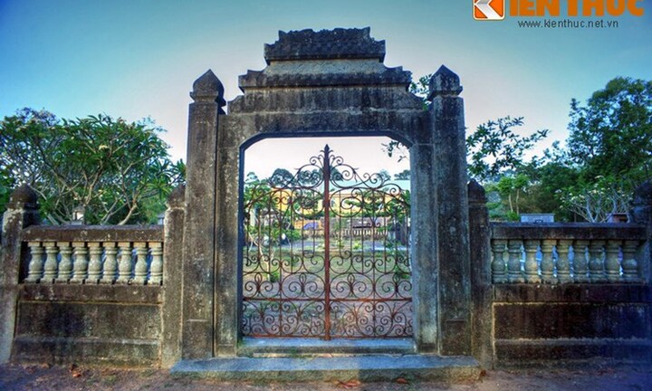 Tận mục mộ đá cổ tuyệt đẹp của đại địa chủ Bến Tre