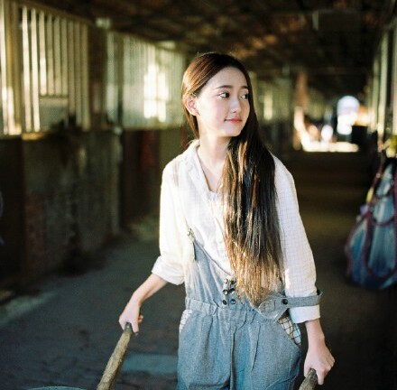 Hotgirl chăn ngựa đẹp tựa “thiên thần” gây sốt mạng