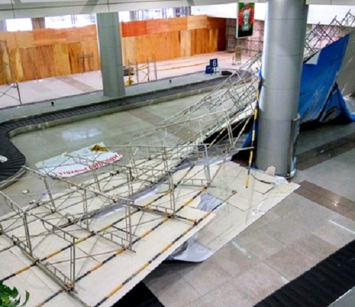 Sập giàn giáo ở nhà ga quốc tế Tân Sơn Nhất