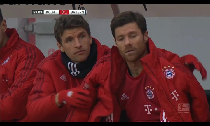 Mueller đóng vai soái ca, Alonso đứng hình không nói nên lời