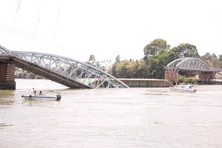 Đã xác định số sà lan tông sập cầu Ghềnh khiến nhiều người rơi sông