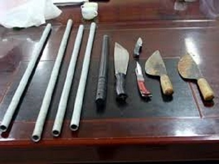 Rủ bạn vác hung khí đi giải quyết mâu thuẫn vặt