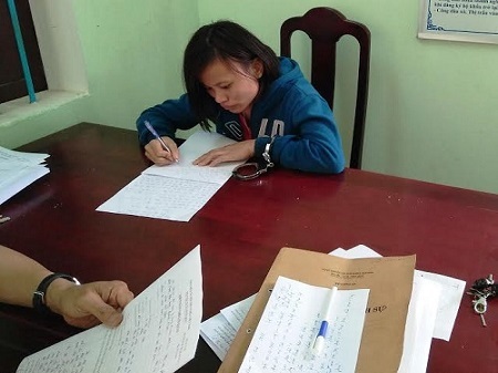 Con gái đâm chết mẹ nuôi rồi tung tin... ngã vào dao