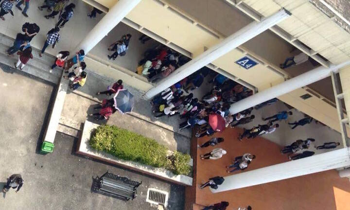 Vừa ra khỏi lớp, 2 sinh viên bị nhóm người lạ hành hung