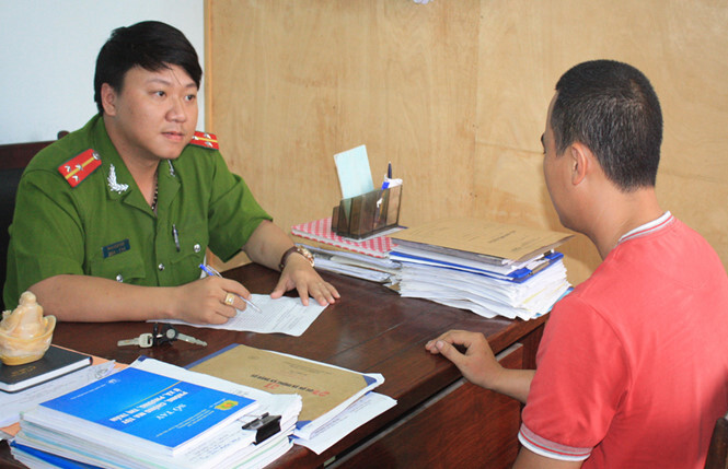 Vụ bắn đạn bi sắt vào nhà hàng xóm: Rảnh rỗi xách súng tập bắn