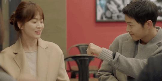 Hậu duệ Mặt Trời tập 13: Hoảng hốt vì Song Joong Ki cận kề cái chết