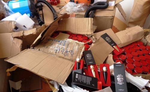 Gần 1.000 hộp mỹ phẩm 