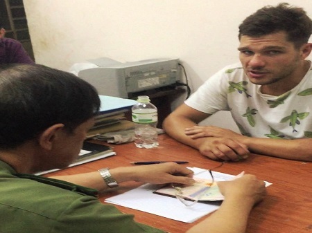 TP.HCM: Du khách nước ngoài lấy trộm iPhone 6 trong nhà hàng