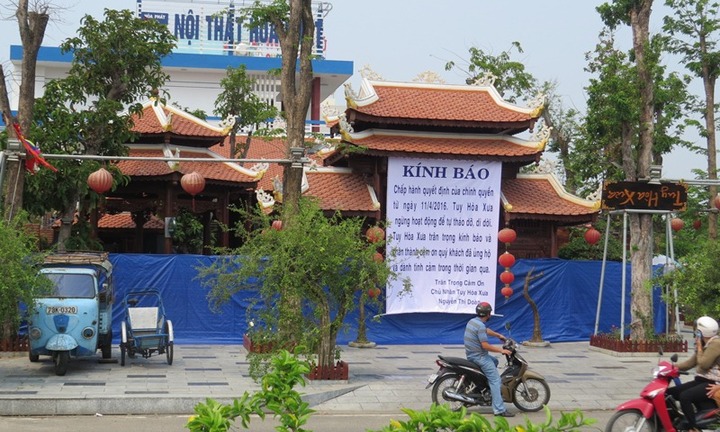 Dừng cưỡng chế nhà hàng gỗ