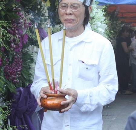 Dòng người tiếc thương tiễn đưa nhạc sỹ Nguyễn Ánh 9