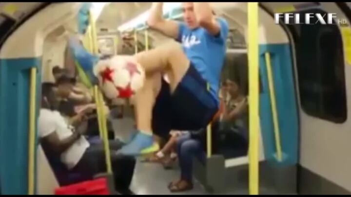 Những pha bóng khiến Messi, Ronaldo phải chào thua