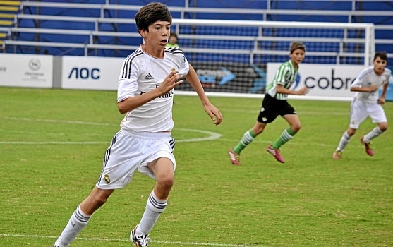 Con trai Zidane trình diễn kỹ thuật siêu đẳng