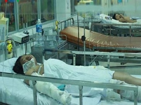 Không bán hết vé số, bé gái bị mẹ tưới xăng rồi phóng hỏa đốt