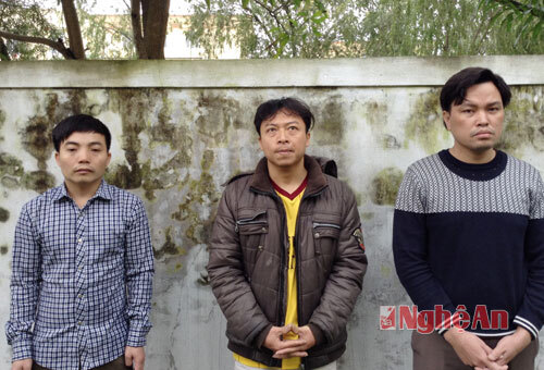 Nhóm thanh niên chuyên thuê xe ôtô rồi mang đi cầm để cùng 