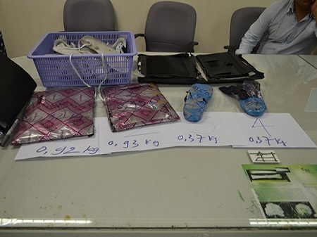 3kg ma túy được ép thành đôi dép trong túi xách du khách