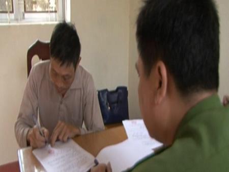 Giải cứu cháu nội, người đàn ông chém chết con trai