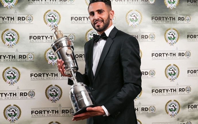 Riyad Mahrez đi vào lịch sử với danh hiệu Cầu thủ xuất sắc nhất mùa giải