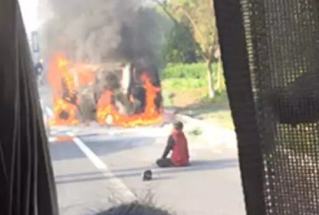 C?m ??ng ng??i ch?ng