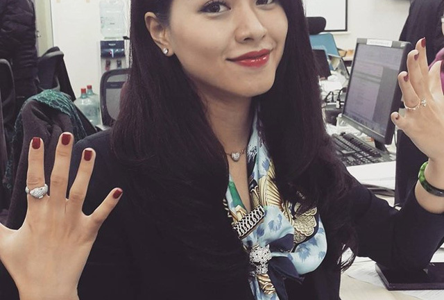 BTV Ng?c Trinh tr? l?i chuy?n ?� l?y ch?ng, sinh con ? Anh