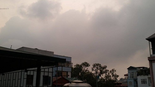 D? b�o th?i ti?t ng�y mai 4/5: C?nh b�o m?a d�ng, m?a ?�