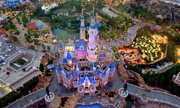 '??ng tim' ng?m ?nh Disneyland Th??ng H?i ch?p tr�n kh�ng khi �nh ?�n s�ng r?c