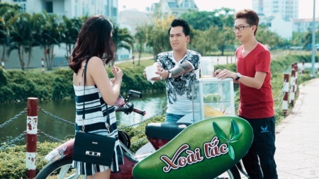 H? Qu?c Vi?t t? t�nh b?n g�i m?t tr� nh? su?t 5 n?m