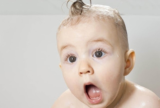 Cha kh�ng c�ng nh?n, con s? mang h? ai khi khai sinh?