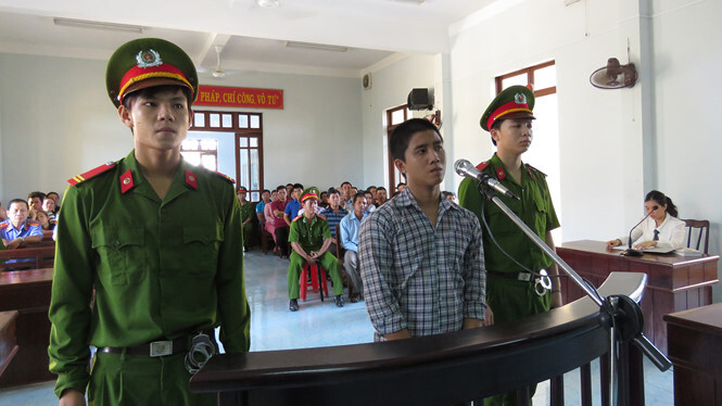 Bị lừa mang xe ăn cắp đi cầm, học sinh lớp 12 đánh chết bạn 