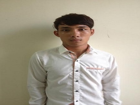 Mang kiếm truy sát chủ trang trại vì nghi bị nói xấu