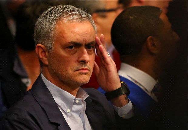 V? Mourinho v? MU b?t ng? g?p kh� v� 5 tri?u b?ng