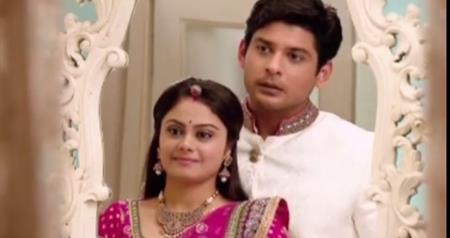 Gia ?�nh Shiv b�ng ho�ng khi Anandi b? Palash b?t ?i trong ng�y Diwali