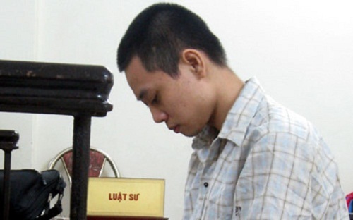 Nam thanh niên giết nhân tình của mẹ vì ngăn cản không thành