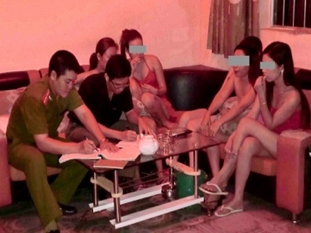 Ba? chu? qua?n ca? ph� nu�i ga?i ma?i d�m