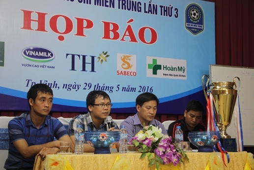 S�i ??ng gi?i b�ng ?� b�o ch� mi?n Trung n?m 2016