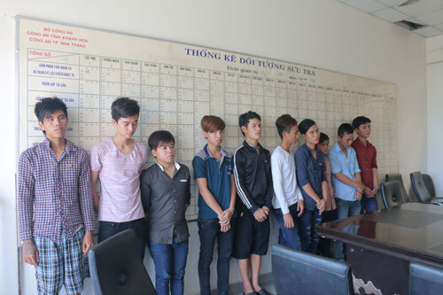 Không tìm được kẻ thù, nhóm côn đồ