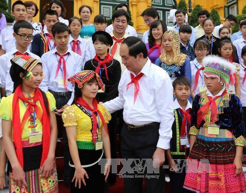  Ch?m s�c, gi�o d?c v� b?o v? tr? em l� v?n ?? c� t�nh chi?n l??c 