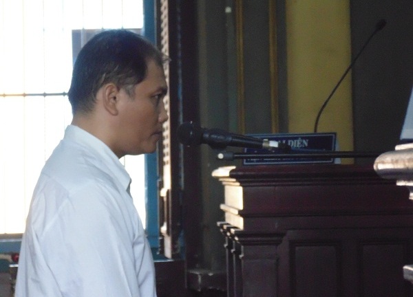 Giành chỗ đậu xe, tài xế taxi giết người chạy xe ôm