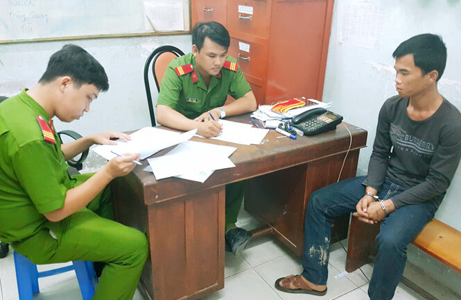 Vác dao chém người xối xả chỉ vì... 