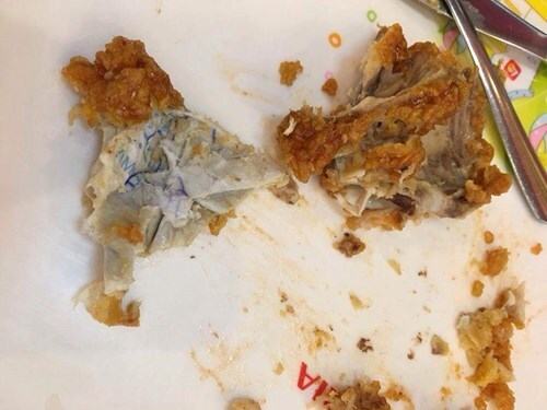 Gà rán Lotteria lại bị khách hàng tố có