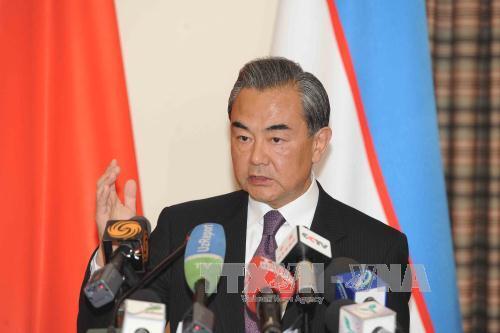 Ngoại trưởng Trung Quốc “nổi đóa” trước nữ phóng viên Canada