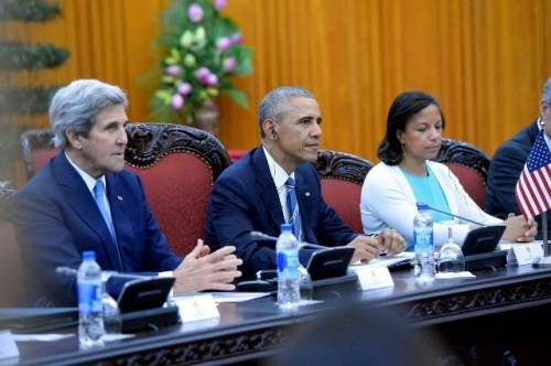 Trong cuộc họp với chính phủ VN ông Obama đã dùng loại nước uống gì?