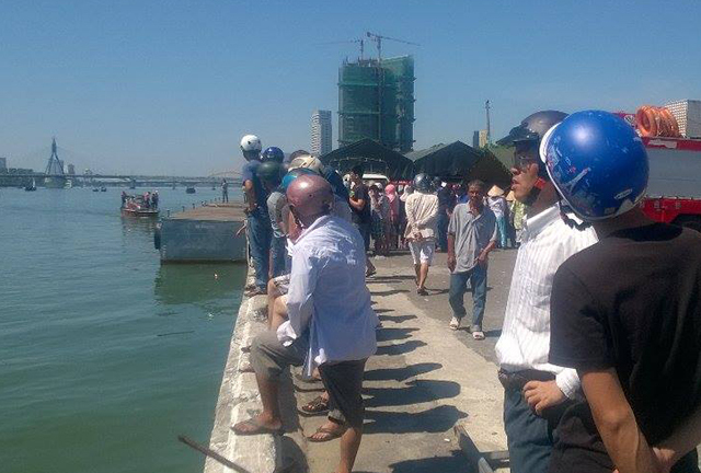 Nạn nhân vụ lật tàu ở Đà Nẵng kể lại phút thoát chết