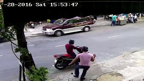 Bắt hai đối tượng cướp túi hàng hiệu của nữ doanh nhân ngay trung tâm thành phố