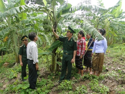 Hoạt động kết nghĩa của nhân dân hai biên giới Việt - Lào