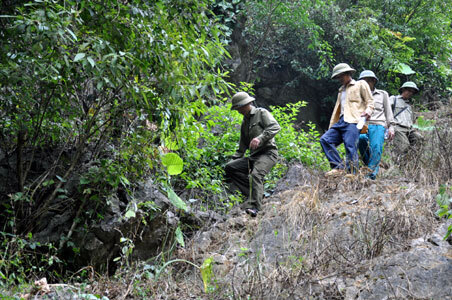 Cảnh báo tình trạng lâm tặc phá đá “săn” Hoàng Đàn