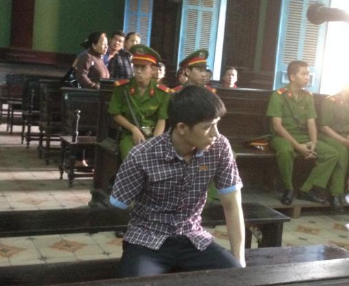 Gã thanh niên tật nguyền đâm chết người do bị con nợ thách thức