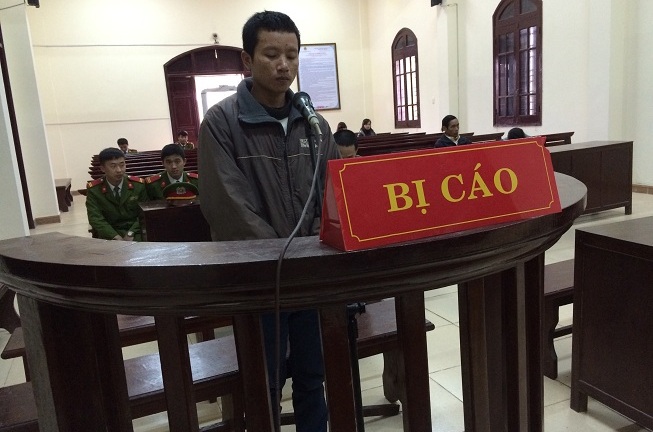 Cạy cửa trộm gỗ huê trong đêm, nhóm trai làng lãnh án
