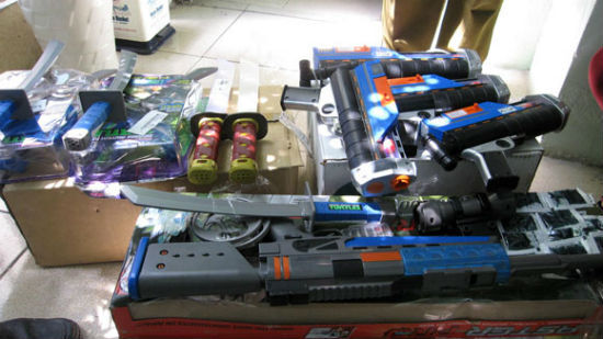 Đồ chơi bạo lực ngập chợ Tết Trung Thu